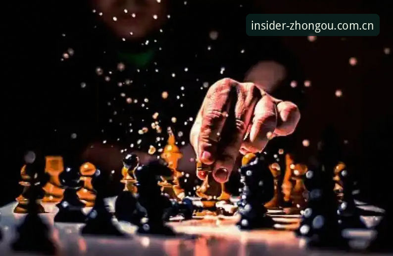 意甲这盘棋，终于轮到“自己人”掌舵了。乔瓦尼·马拉戈当选意大利足协主席，这不是简单的换人，而是把一顶沉重的皇冠戴在了一位真正在商业和体育双线战场赢过的人头上。国米主席马洛塔那番话，听听，句句都是老江湖的点题——**我们缺的不是口号，是有经验的手。**